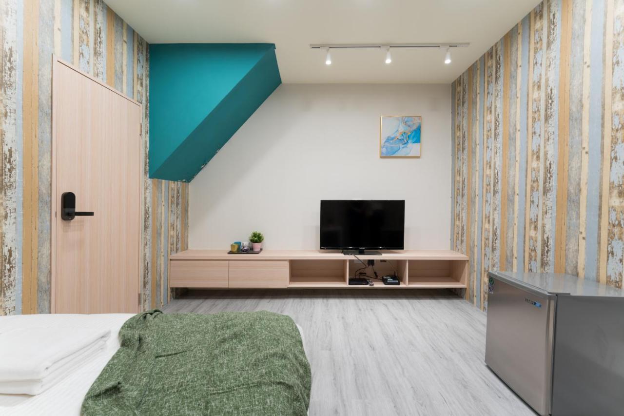 Reise Guesthouse 喜遊旅宿 ゲストハウス 旅マニア Tainan Extérieur photo