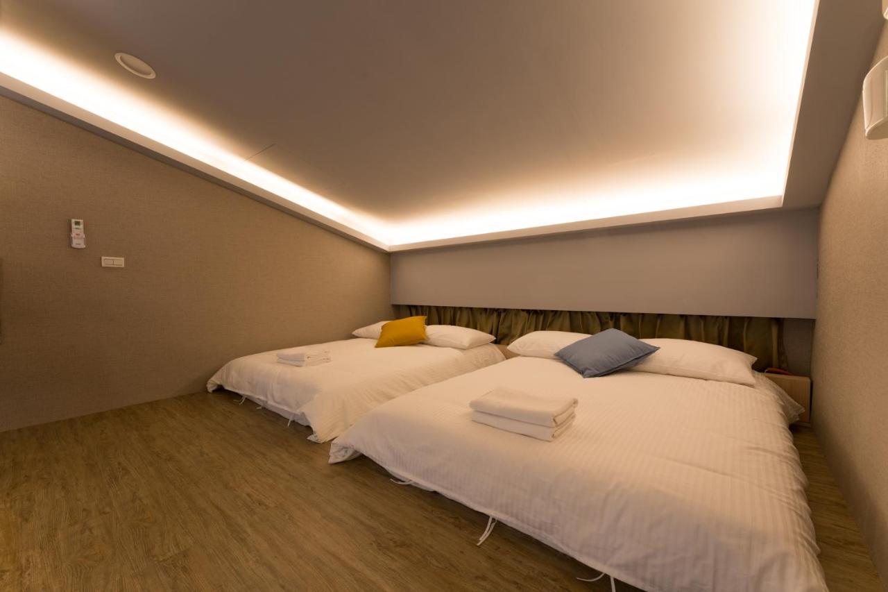 Reise Guesthouse 喜遊旅宿 ゲストハウス 旅マニア Tainan Extérieur photo