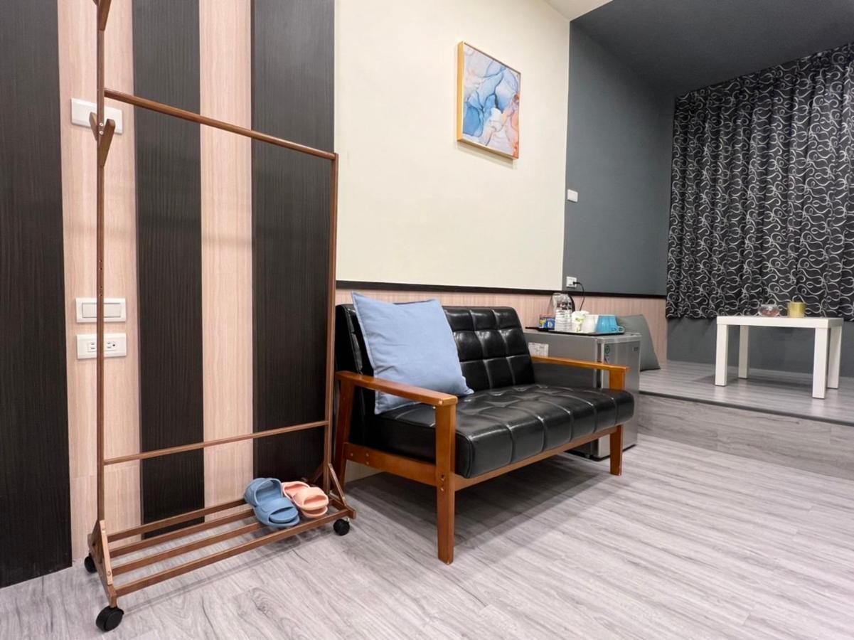 Reise Guesthouse 喜遊旅宿 ゲストハウス 旅マニア Tainan Extérieur photo